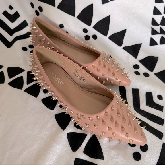Pink flats with gold spikes - Picture 2 of 5